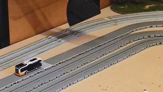 N GAUGE MOTORISED BUS - FOR TOMEYTEC MOVING BUS SYSTEM